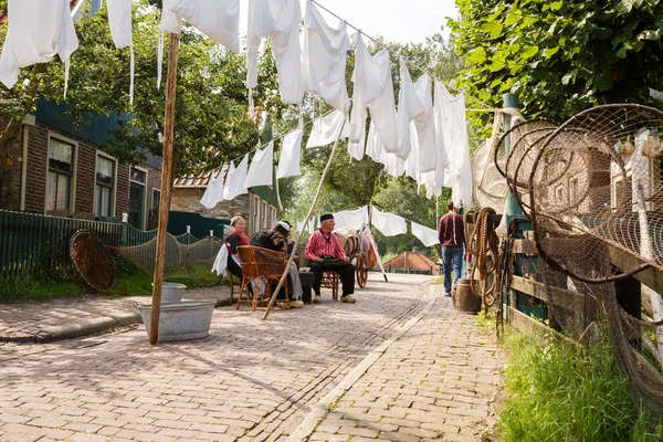 Enkhuizen Holanda Agosto 2015 Habitantes Das Roupas Tradicionais Museu Livre — Fotografia de Stock