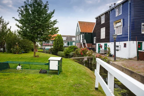 Les Vieilles Maisons Colorées Traditionnelles Canal Dans Village Pêcheurs Néerlandais — Photo