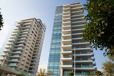 Limassol, Kıbrıs için iki yeni modern yüksek binalar.