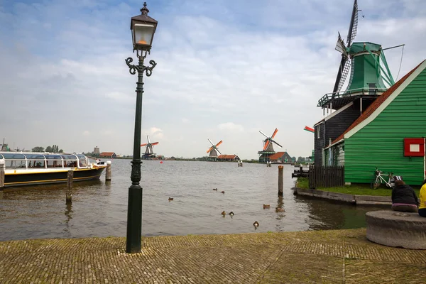 Zaanse Schans Países Bajos Agosto 2015 Molinos Viento Holandeses Tradicionales —  Fotos de Stock