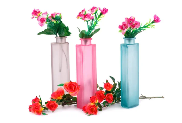 Flores Tela Colores Jarrones Vidrio Aislados Sobre Fondo Blanco —  Fotos de Stock