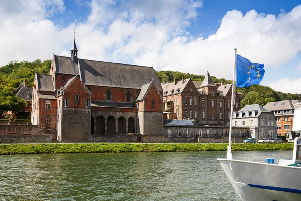 Dinant Belgium August 2015 Houses Church Coast Meuse River Belgian — Stock Photo, Image