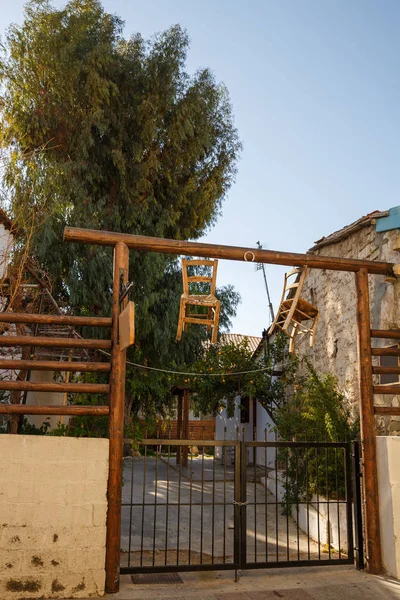 Antiguo Edificio Con Puerta Sillas Colgantes Limassol Chipre — Foto de Stock