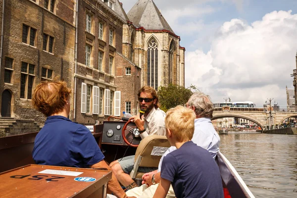 Gante Bélgica Agosto 2015 Gente Disfrutando Increíble Excursión Barco Con —  Fotos de Stock