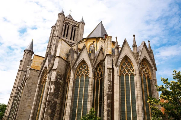 歴史的な中世都市ゲント ベルギーの聖ニコラス教会の眺め — ストック写真