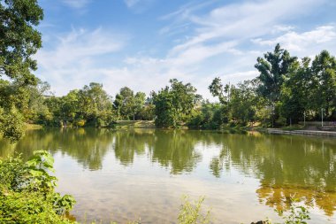 Düsseldorf'kamu parkı ile manzara.