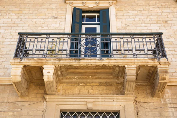 Antiguo Edificio Con Hermoso Balcón Limassol Chipre — Foto de Stock
