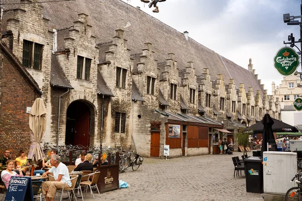 Gandawa Belgia Sierpnia 2015 Duże Mięso Dom Ludzie Siedzą Restauracjach — Zdjęcie stockowe