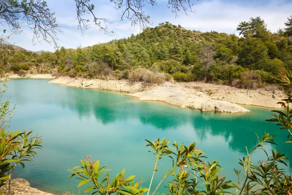 Barragem Saittas Bonita Com Montanhas Chipre — Fotografia de Stock