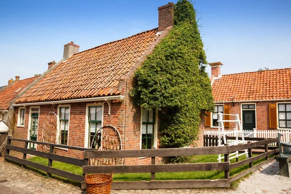 Σπίτια Στο Παραδοσιακό Παλιό Ψαράς Χωριό Υπαίθριο Μουσείο Της Zuiderzee — Φωτογραφία Αρχείου