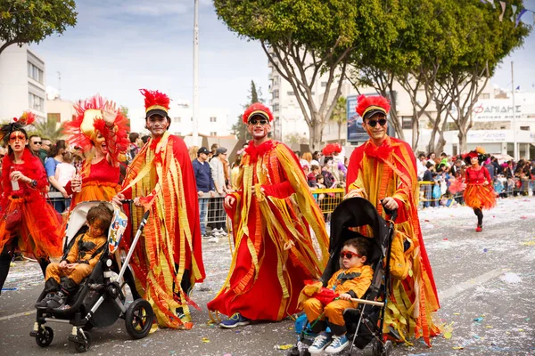 リマソール キプロス 2016 ベネチアのギリシャの伝統によって影響を受ける 世紀に設立されたカーニバル パレード中に正体不明の参加者 — ストック写真