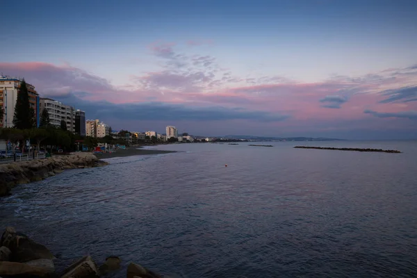 Mor Günbatımı Şehirde Limassol Kıbrıs — Stok fotoğraf