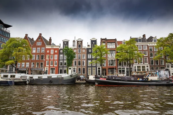 Άμστερνταμ Ολλανδία Αυγούστου 2015 Canal Βάρκες Και Κτίρια Θέα Από — Φωτογραφία Αρχείου