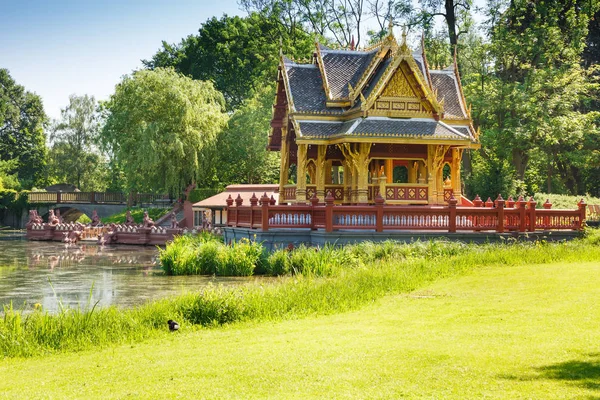 Pagoda Tailandesa Árboles Parque — Foto de Stock