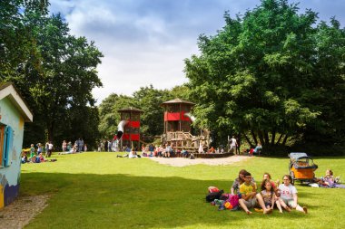 Planten BM Blomen popüler rahatlatıcı ve yer spor Parkı, Hamburg, Almanya - 16 Ağustos 2016 - görünüm.