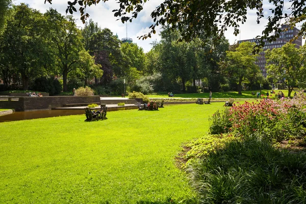 Planten BM Blomen popüler rahatlatıcı ve yer spor Parkı, Hamburg, Almanya - 16 Ağustos 2016 - görünüm.