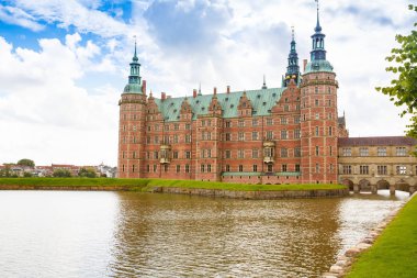 Danimarka 'nın Hillerod kentindeki Rönesans Frederiksborg Kalesi' nin (Frederiksborg Slot, XVII..
