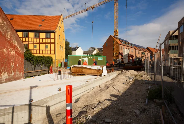 Odense Dinamarca Agosto 2017 Canteiro Obras Com Guindaste Escavadeira Trabalhadores — Fotografia de Stock