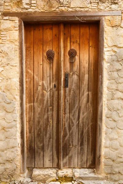 Porta Marrom Madeira Velha Com Ornamento Aldeia Lofou Chipre — Fotografia de Stock