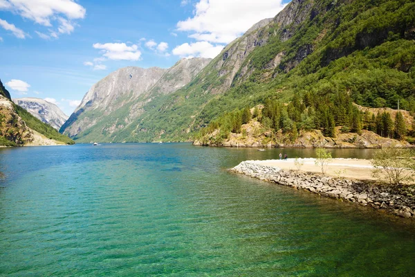 Paisagem Com Montanhas Fiorde Noruega Dia Ensolarado Vista Gudvangen — Fotografia de Stock