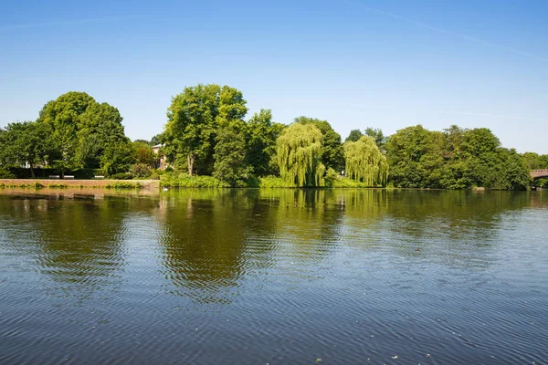 Hamburg şehir manzaralı Alster Gölü, Gamburg.