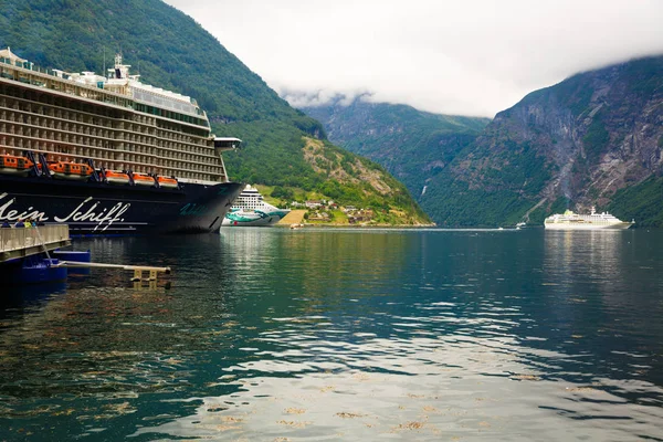 ジェイランガー ノルウェー 2018 ユネスコ世界遺産は 世界で最も美しいフィヨルドのクルーズ客船 — ストック写真