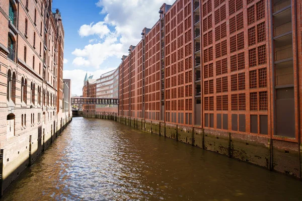 Kanal Von Der Elbe Brücke Und Gebäude Der Speicherstadt Hamburg — Stockfoto