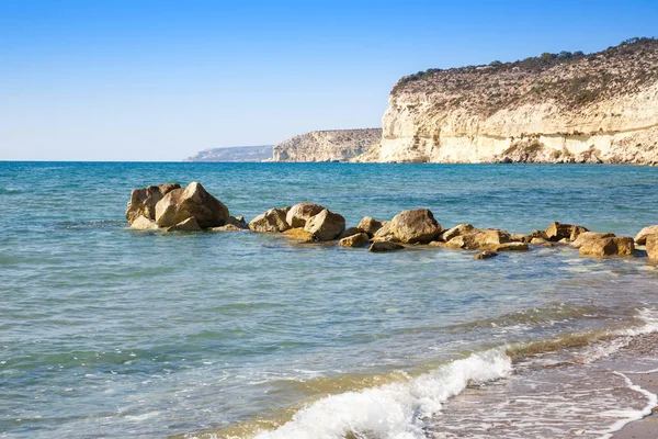 Blauwe Middellandse Zee Met Bergen Stenen Cyprus — Stockfoto