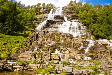 Norveç'te Tvindefossen şelale peyzaj.