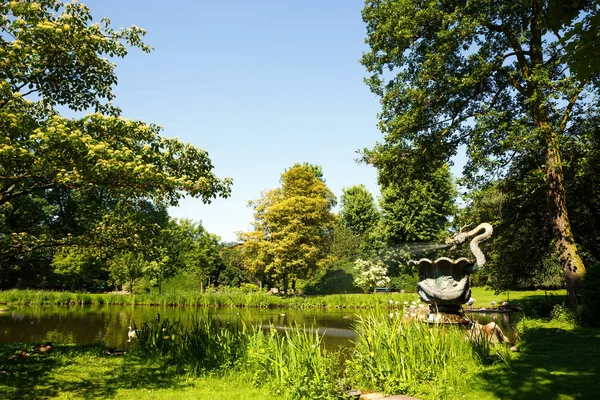Ejderha Çeşme Hagenbeck Bahçesi Hamburg Almanya Ile Manzara — Stok fotoğraf