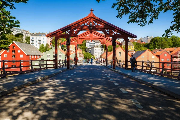 Trondheim Noruega Junio 2018 Puente Viejo Gamle Bybro Coloridas Casas — Foto de Stock
