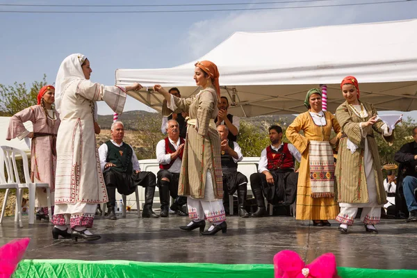 Limnatis Chipre Marzo 2018 Bailarines Chipriotas Vestidos Con Ropa Tradicional —  Fotos de Stock