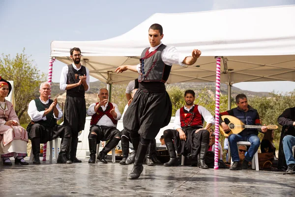 Limnatis Zypern März 2018 Zypriotische Tänzerin Traditioneller Kleidung Beim Jährlichen — Stockfoto