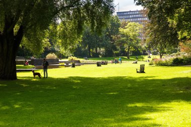Planten BM Blomen popüler rahatlatıcı ve yer spor Parkı, Hamburg, Almanya - 16 Ağustos 2016 - görünüm.