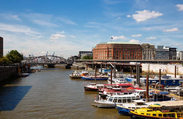 Hamburg Deutschland August 2016 Elbe Fluss Brücke Gebäude Und Boote — Stockfoto