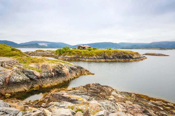 Τοπίο Φιόρδ Βράχια Μικρά Νησιά Και Βουνά Στη Νορβηγία — Φωτογραφία Αρχείου