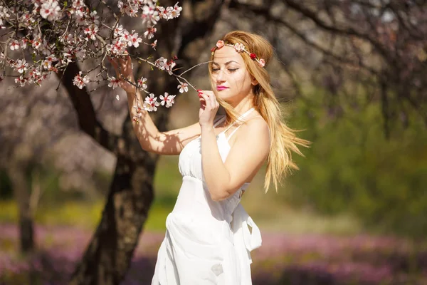 Young Beautiful Romantic Blonde Woman White Dress Blooming Garden — Stock Photo, Image