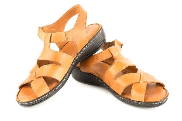 白地に隔離されたスタイリッシュな夏の茶色の靴のペア — ストック写真
