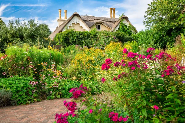 Londyn Wielka Brytania Sierpnia 2019 Thatched House Royal Residence Grounds — Zdjęcie stockowe