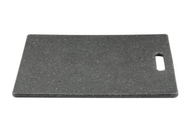 Siyah plastik kesme tahtası beyaz arkaplanda izole edildi.