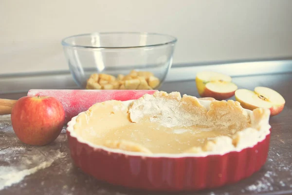 Traditional homemade apple pie and ingredients on wooden backgro — Stock Photo, Image