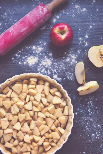 Traditional homemade apple pie and ingredients on wooden backgro — Stock Photo, Image