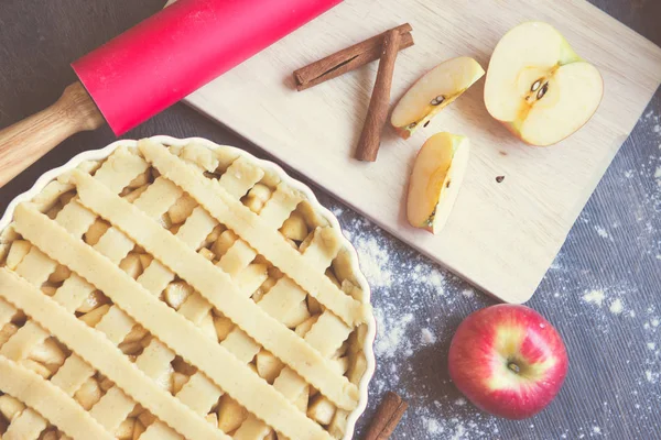 Traditional homemade apple pie and ingredients on wooden backgro — Stock Photo, Image