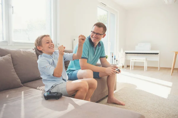 Happy young father and  his son playing computer games  with con — Stock Photo, Image