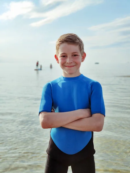 Porträtt Stilig Tonåring Pojke Neopren Baddräkt Östersjön — Stockfoto
