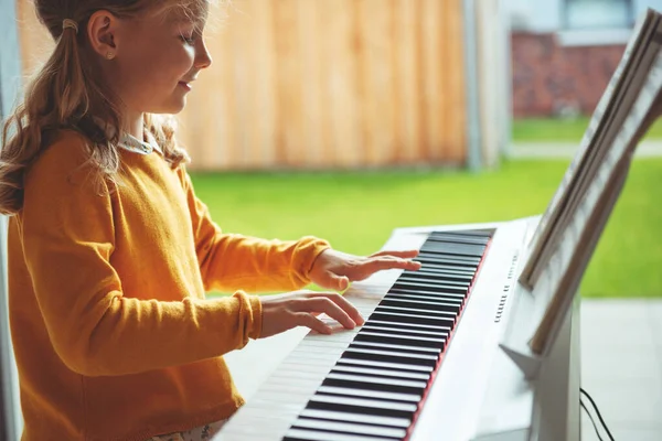 Portrait Pretty Little Girl Having Piano Lesson Modern White Piano — Stock Photo, Image