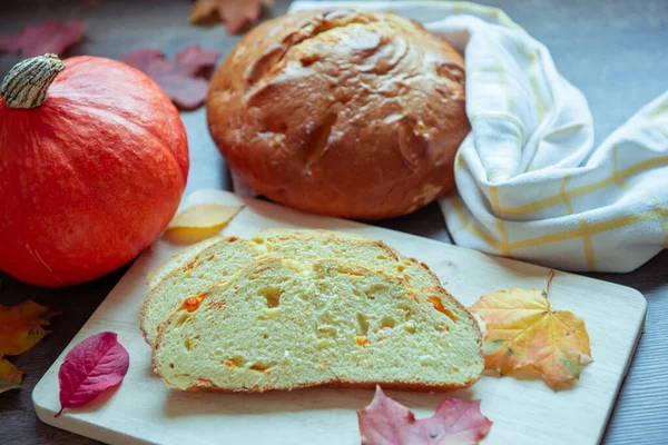 Closeup Photo Handmade Pumpkin Bread Wooden Cutting Broad — Stock Photo, Image