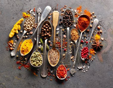 Kara tahta üzerinde baharat