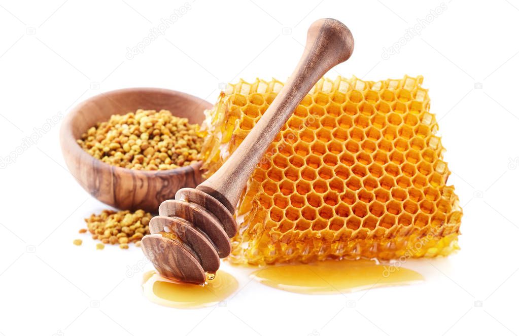 Honey with honeycomb and pollen
