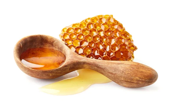 蜂蜜在木勺子与蜂窝 — 图库照片